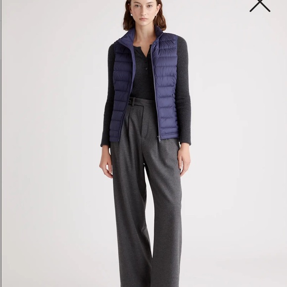 Quince Lightweight Down Packable Puffer Vest Navy size Medium - Picture 5 of 7